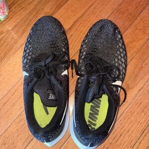 Nike Black and White Athletic Sneakers Sz 8.5 zoom Pegasus unasex shoes